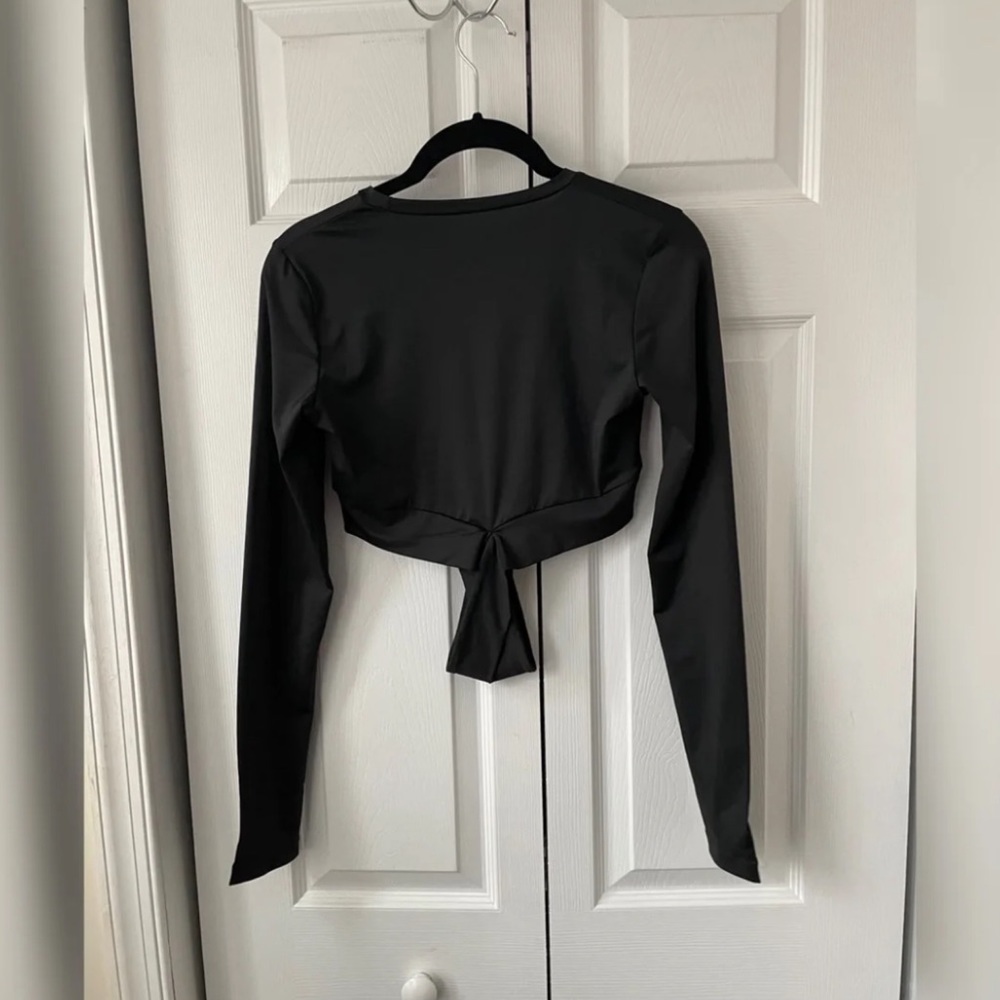 🧡5/$15 NWOT black crop athletic top